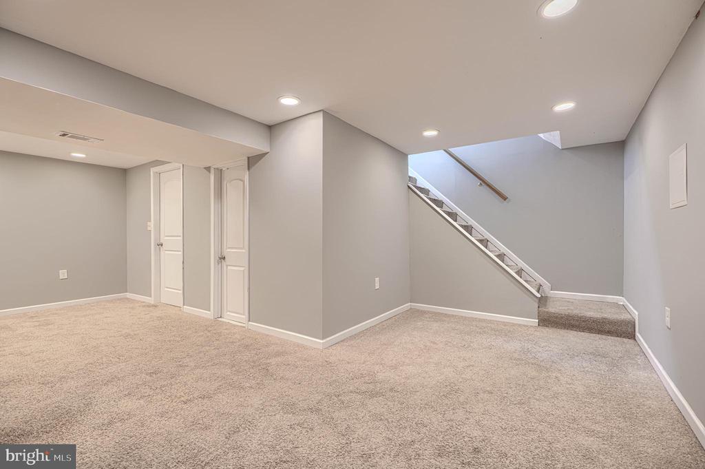7 AMBOLIN COURT