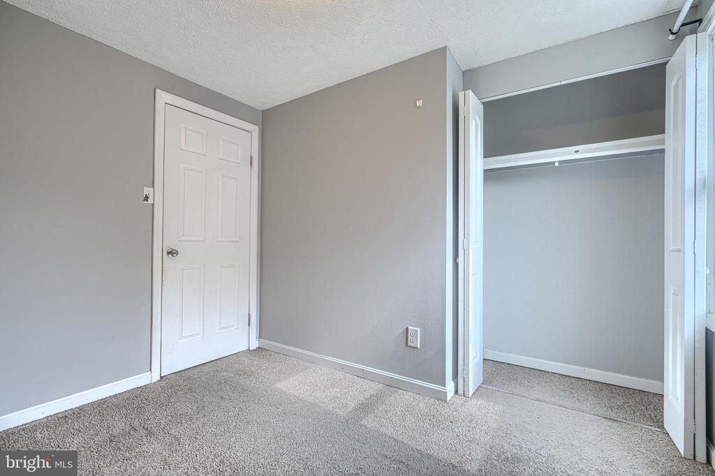 7 AMBOLIN COURT