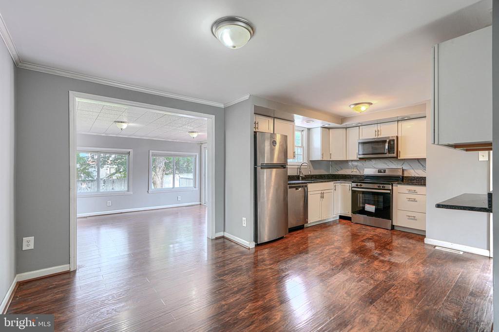 7 AMBOLIN COURT