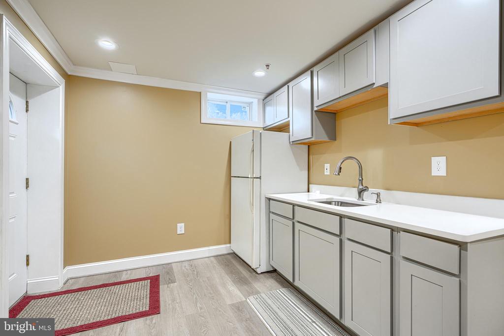 516 LAFAYETTE AVENUE
