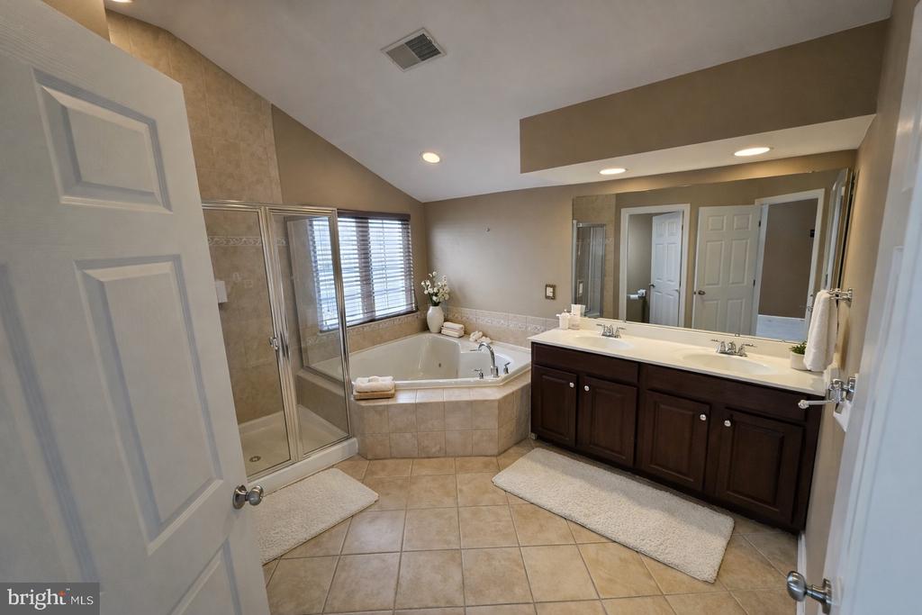 5111 HONEYBROOK WAY