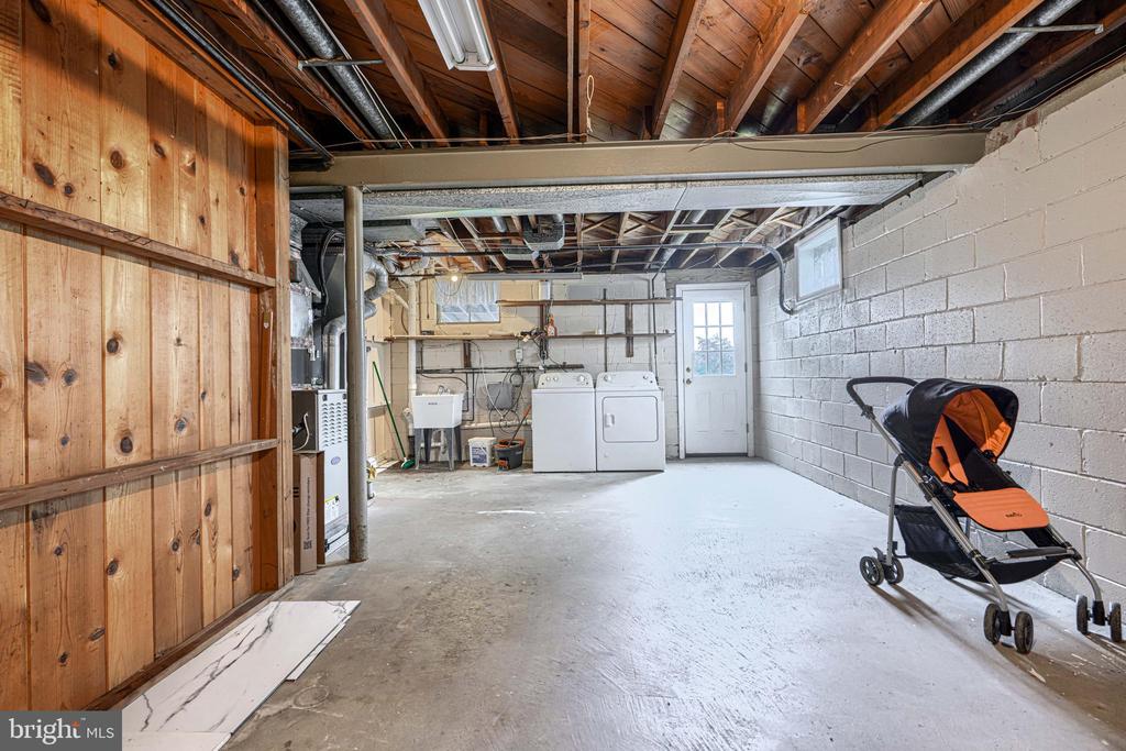 9405 THORNEWOOD COURT