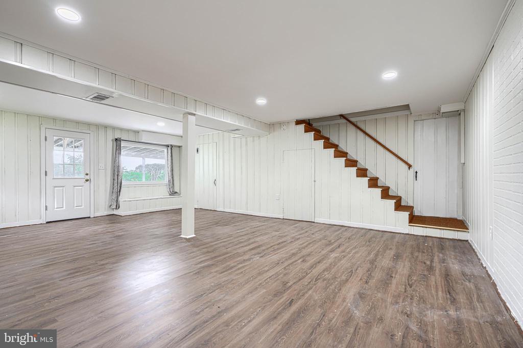 9405 THORNEWOOD COURT