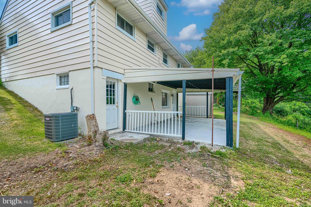 9405 THORNEWOOD COURT