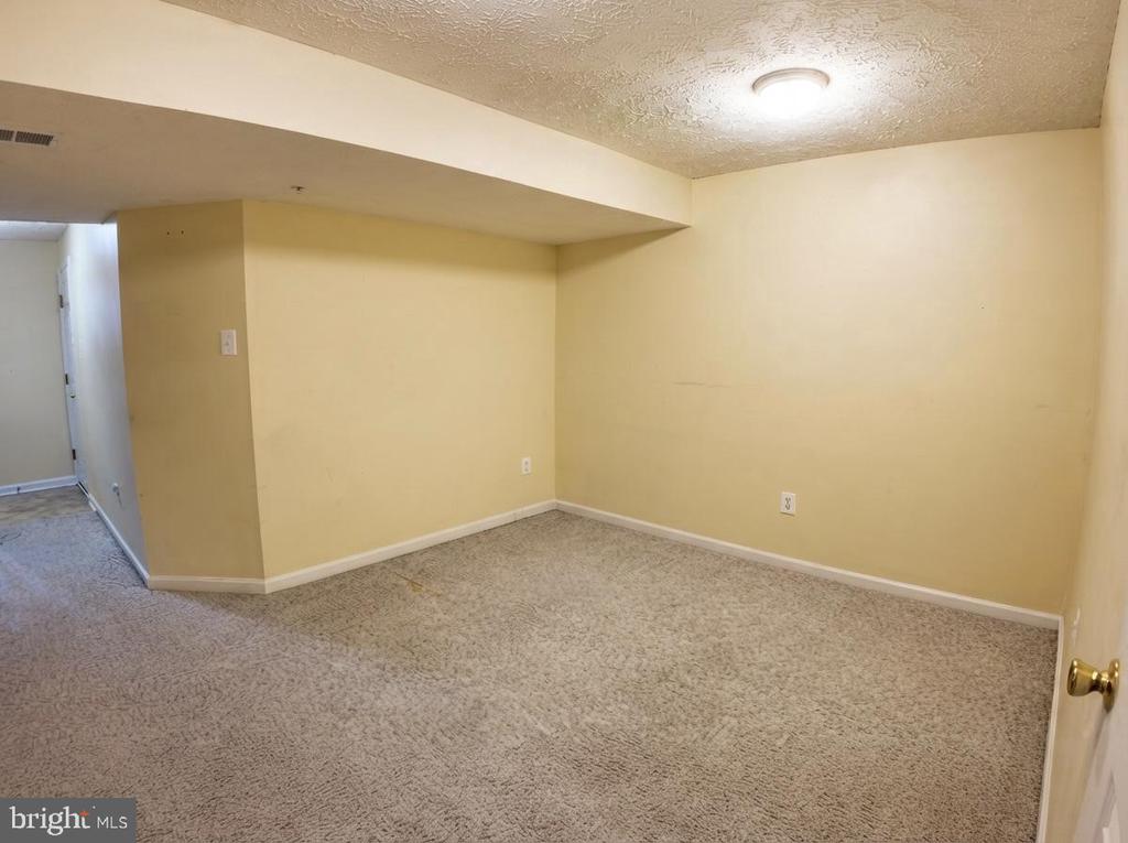 9746 HARVESTER CIRCLE Unit: 9746