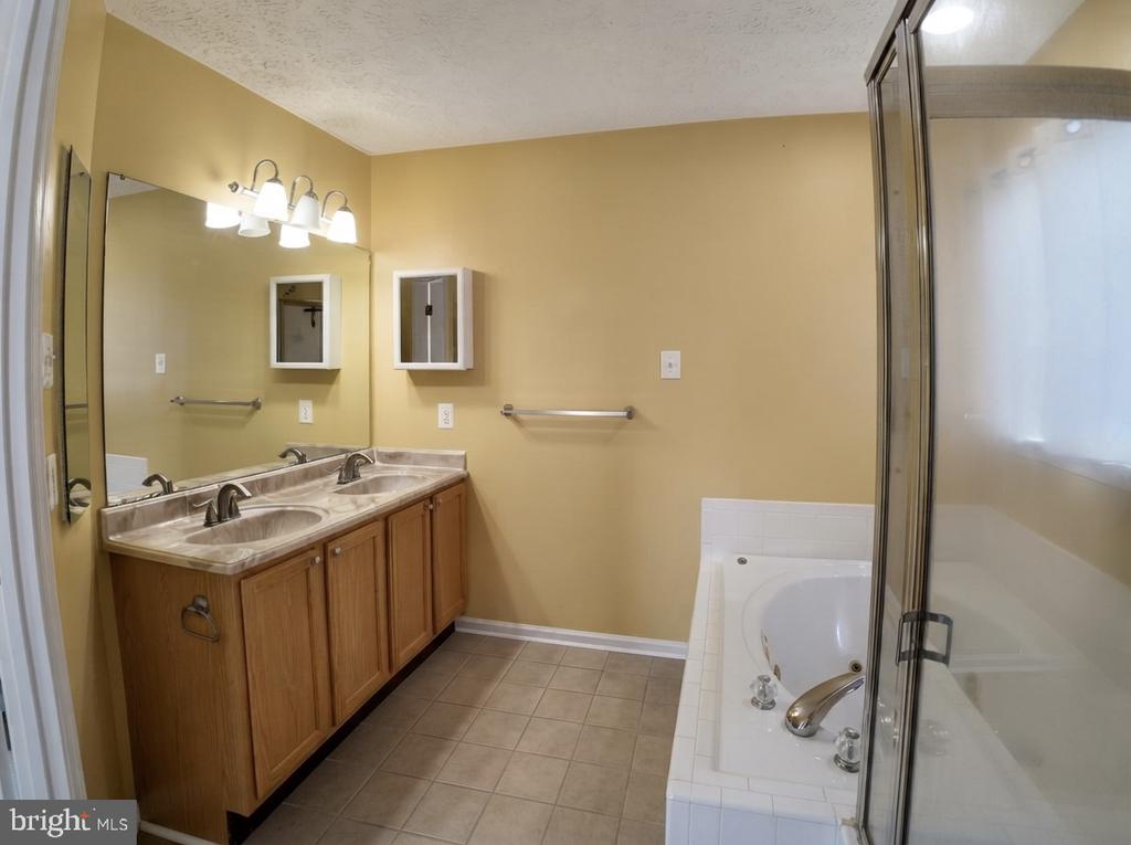9746 HARVESTER CIRCLE Unit: 9746