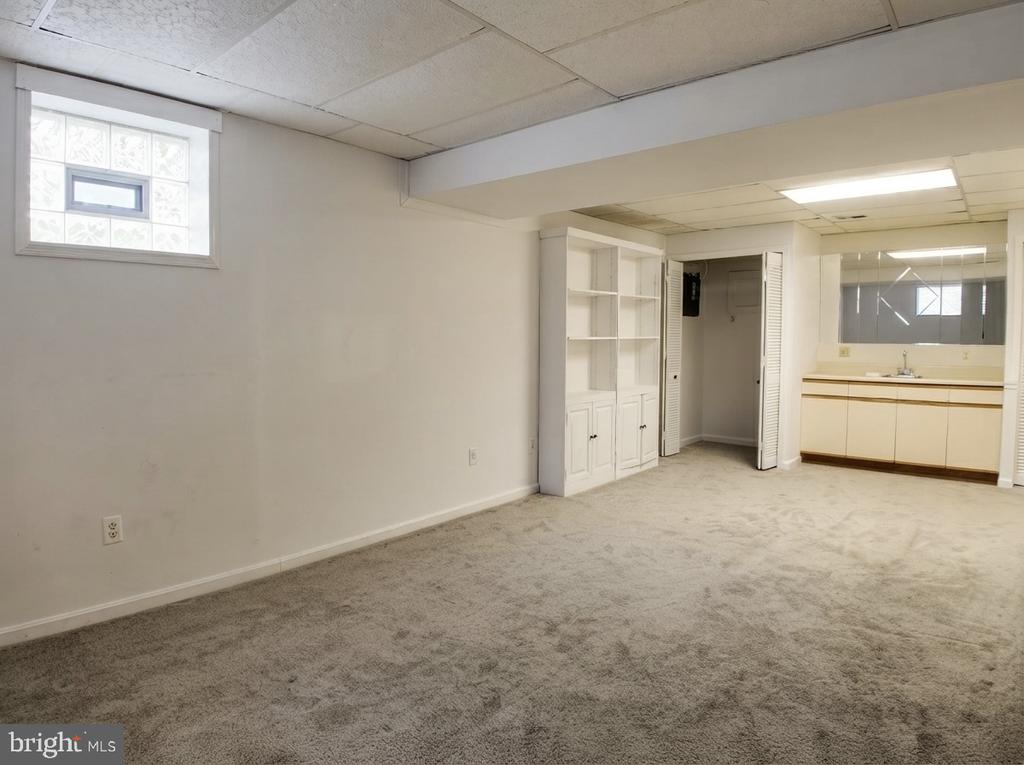 5 HUNTERS COURT