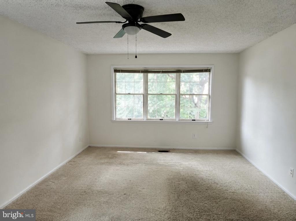 5 HUNTERS COURT