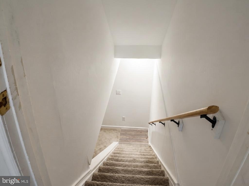 5 HUNTERS COURT