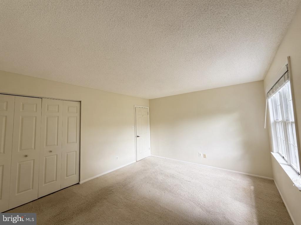5 HUNTERS COURT