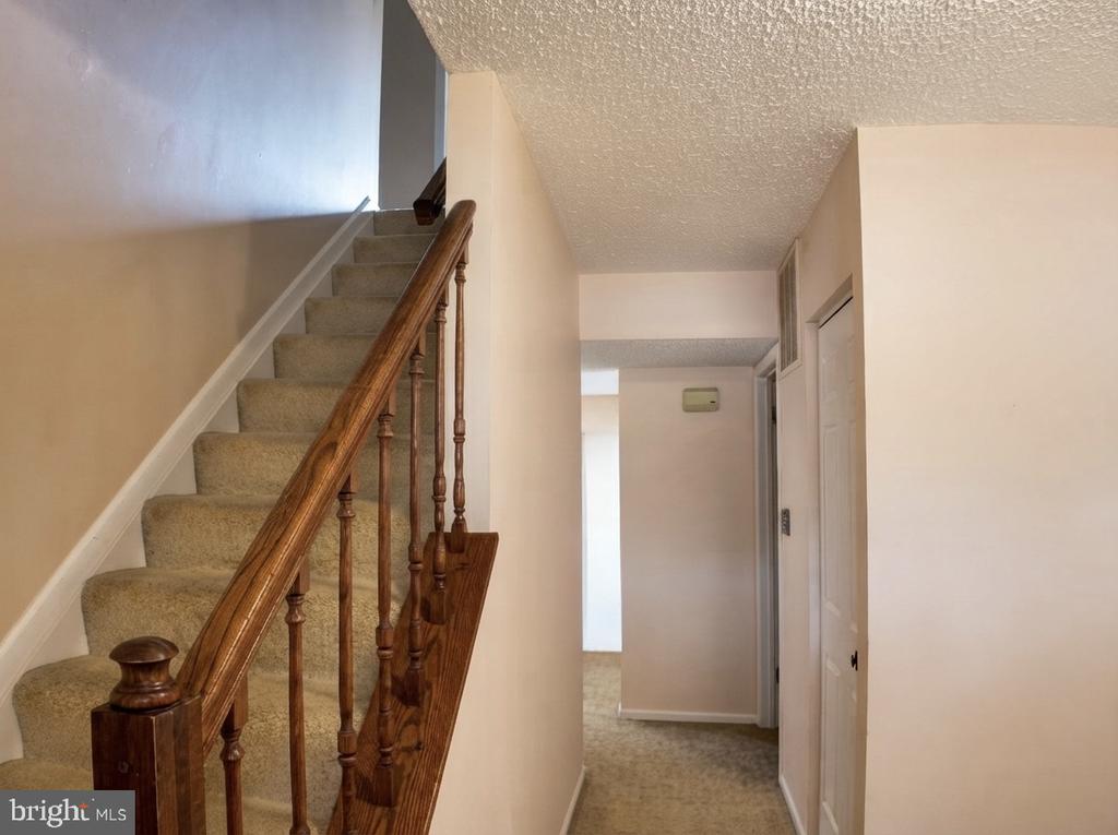 5 HUNTERS COURT