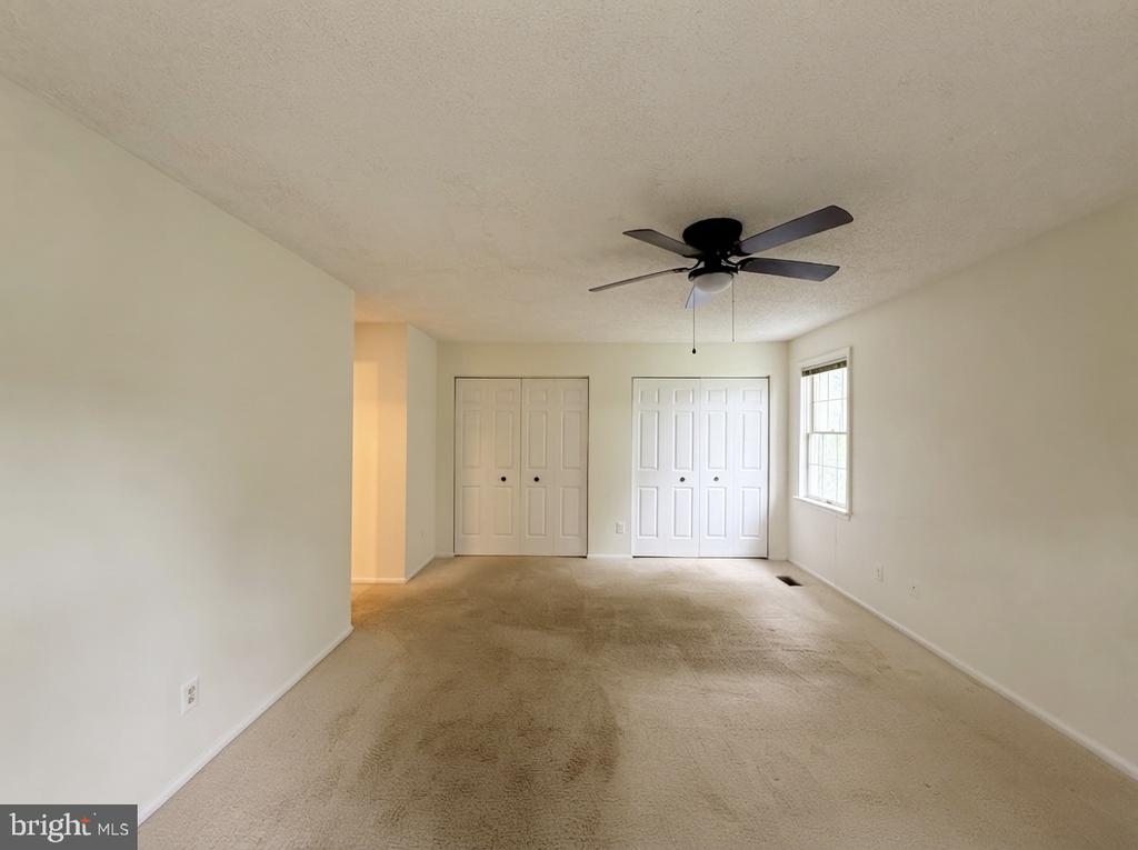 5 HUNTERS COURT