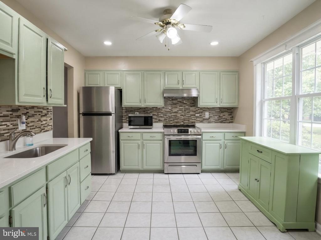 258 GREEN FERN WAY
