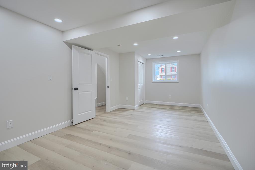 3906 TEVIS CIRCLE