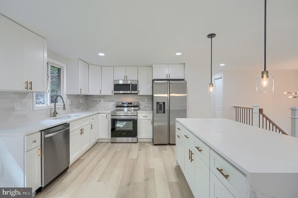 3906 TEVIS CIRCLE