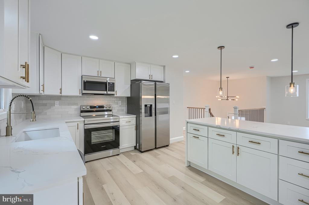 3906 TEVIS CIRCLE