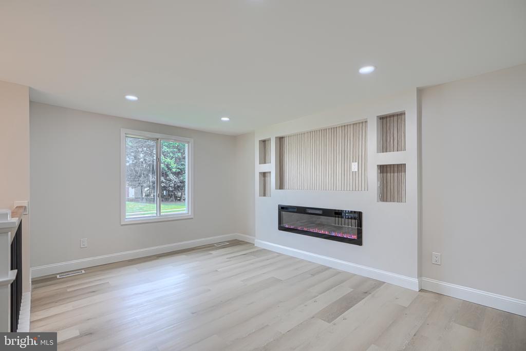 3906 TEVIS CIRCLE