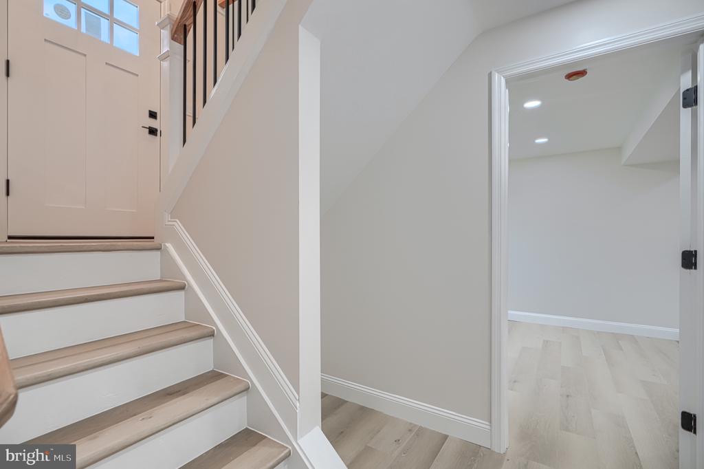 3906 TEVIS CIRCLE