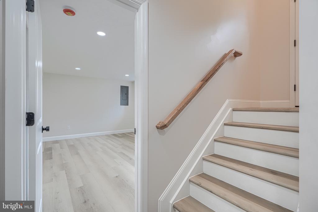 3906 TEVIS CIRCLE