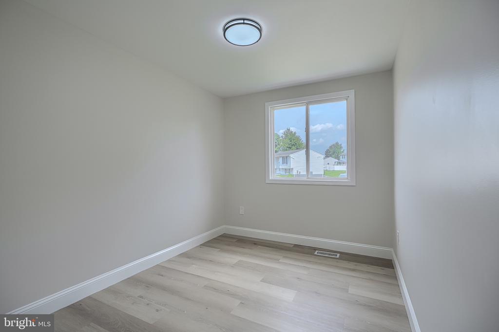 3906 TEVIS CIRCLE