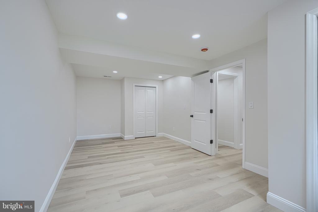 3906 TEVIS CIRCLE