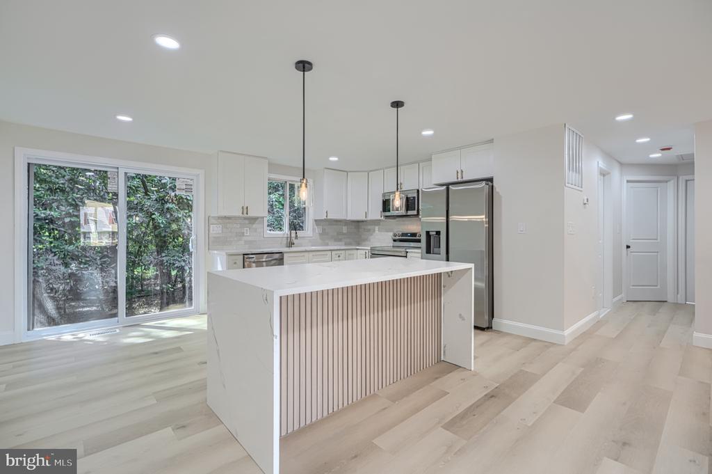 3906 TEVIS CIRCLE