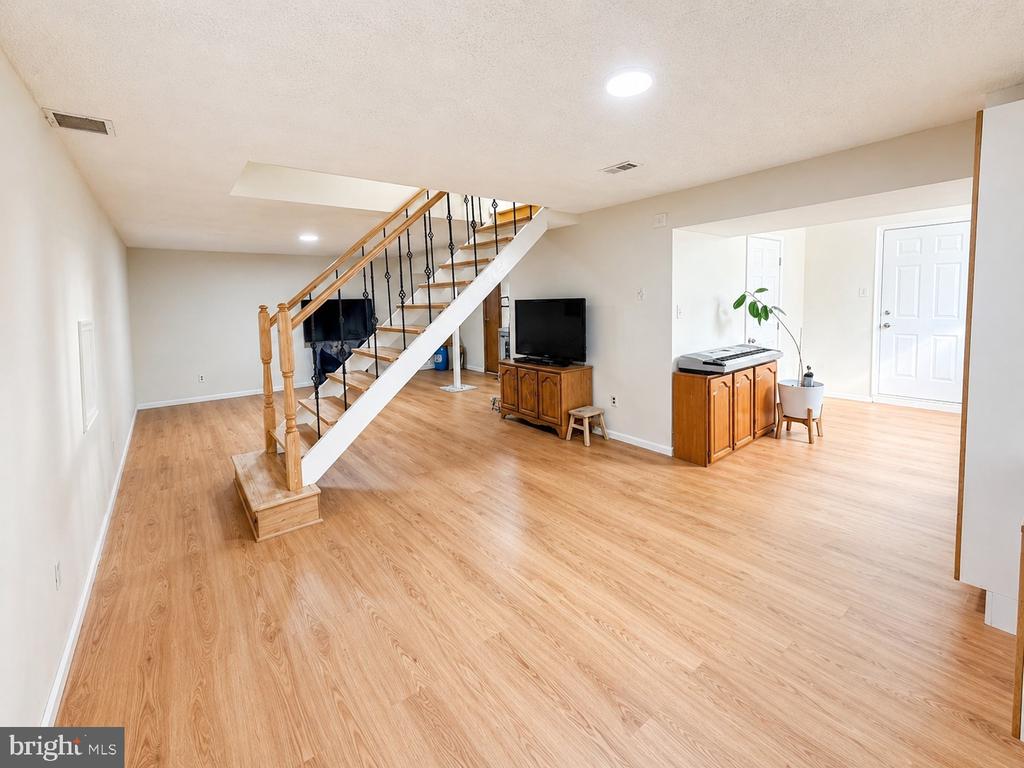4549 AMBERMILL ROAD