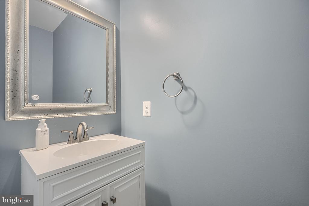 10 CEDAR GROVE COURT