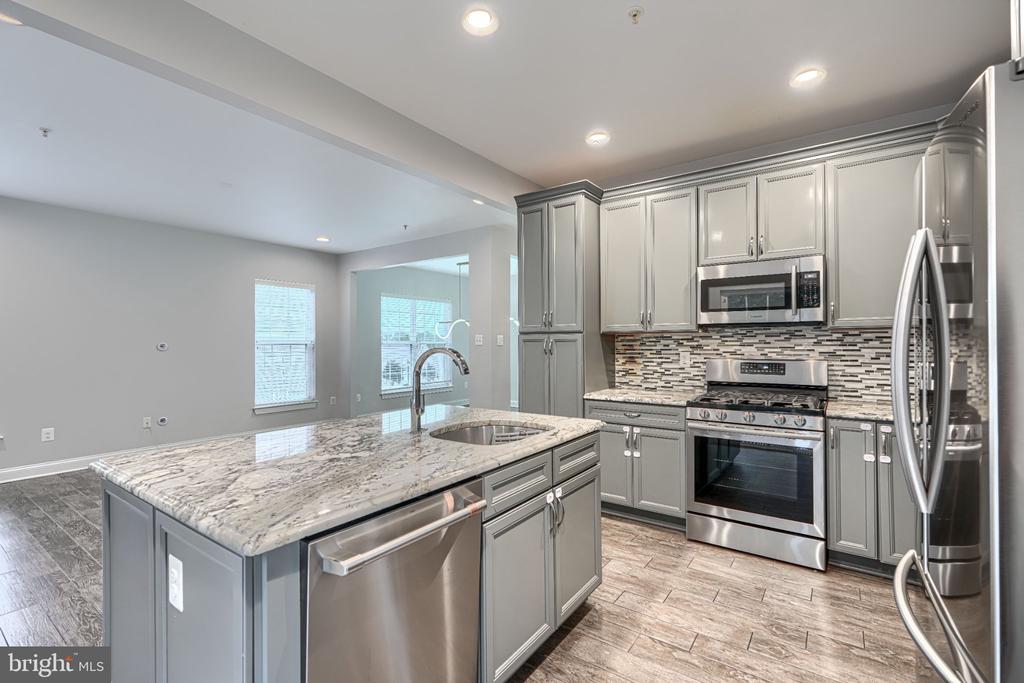 10 CEDAR GROVE COURT