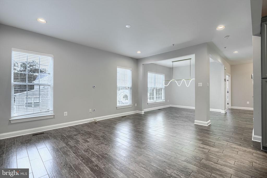 10 CEDAR GROVE COURT