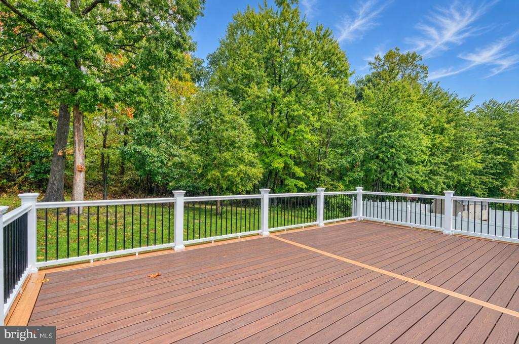 10 CEDAR GROVE COURT
