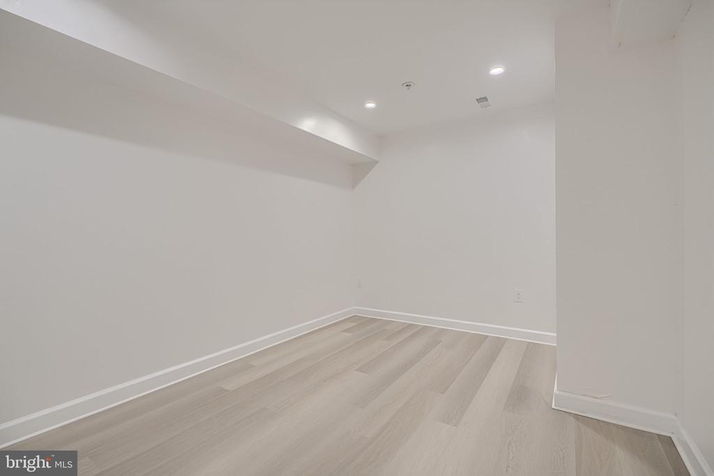 10 CEDAR GROVE COURT
