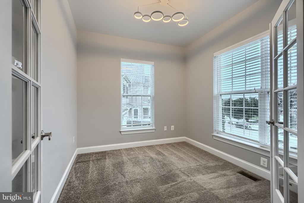10 CEDAR GROVE COURT