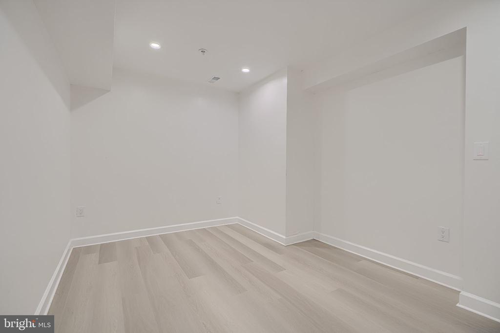 10 CEDAR GROVE COURT