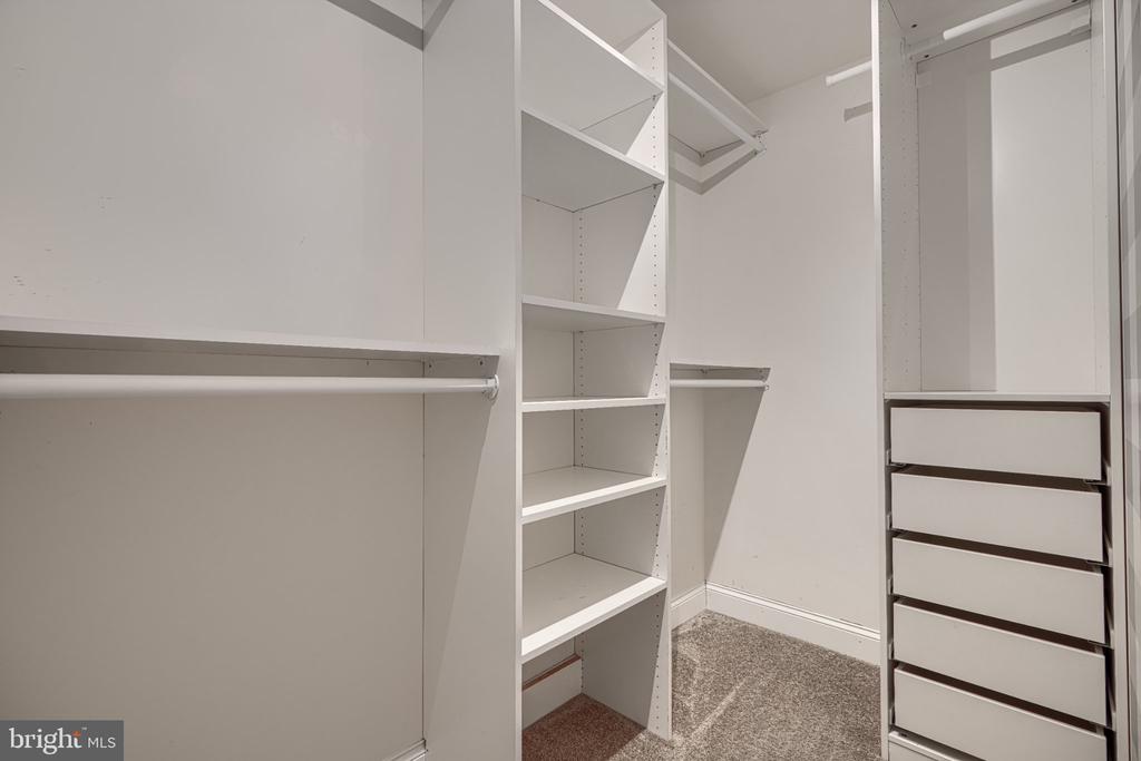 10 CEDAR GROVE COURT