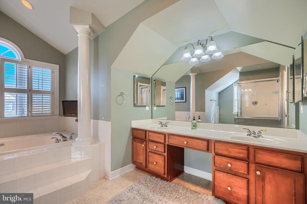 4902 BUCKS SCHOOLHOUSE ROAD
