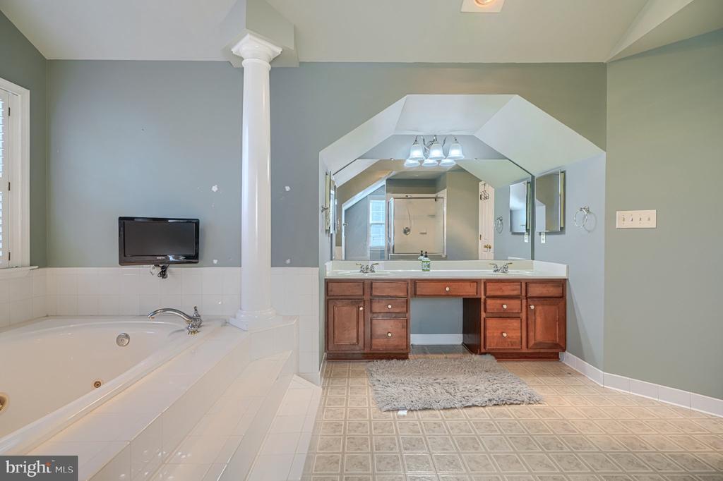 4902 BUCKS SCHOOLHOUSE ROAD