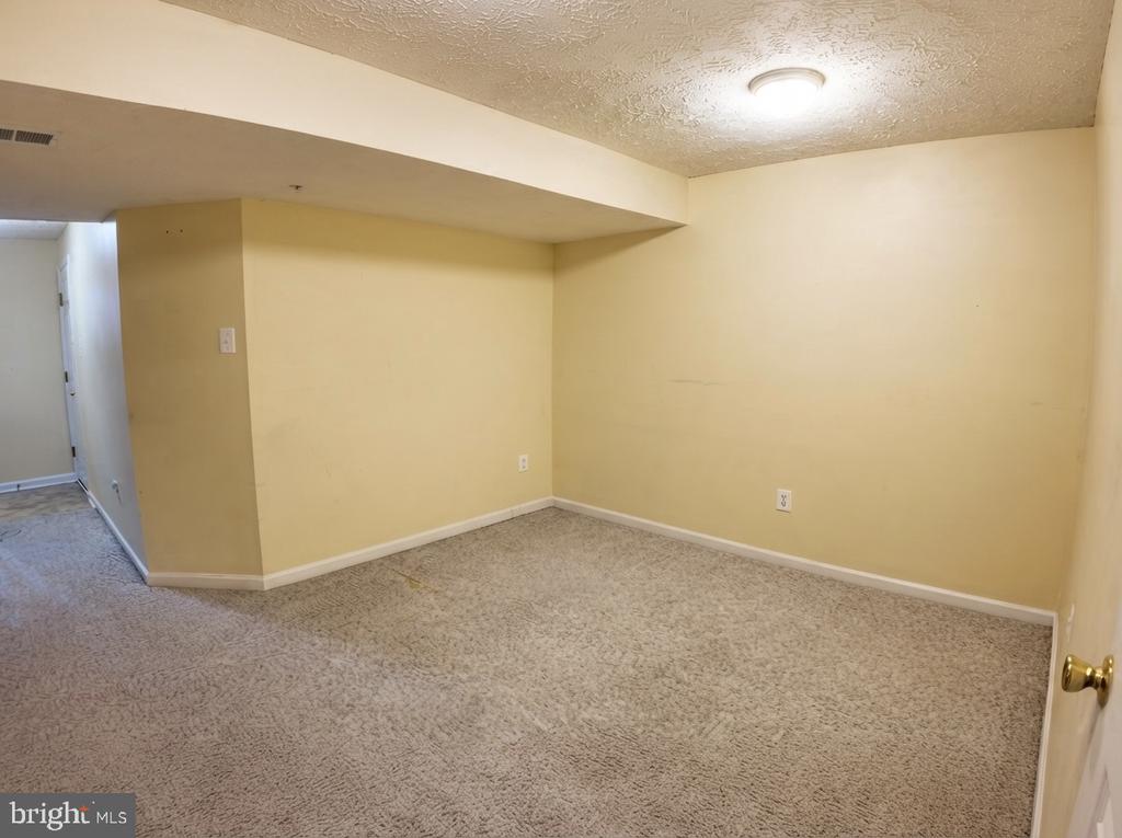 9746 HARVESTER CIRCLE Unit: 9746