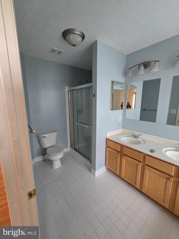 24 HALLSDALE COURT