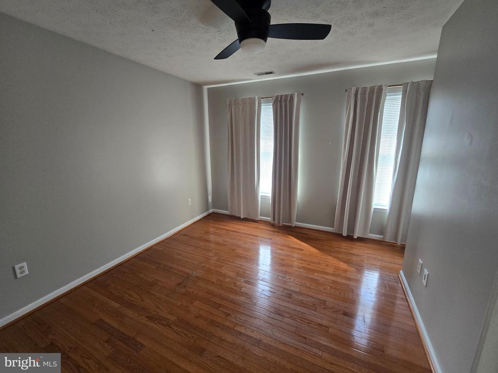 24 HALLSDALE COURT