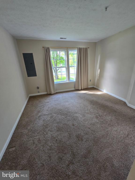 24 HALLSDALE COURT