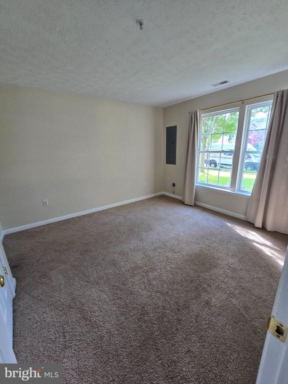 24 HALLSDALE COURT