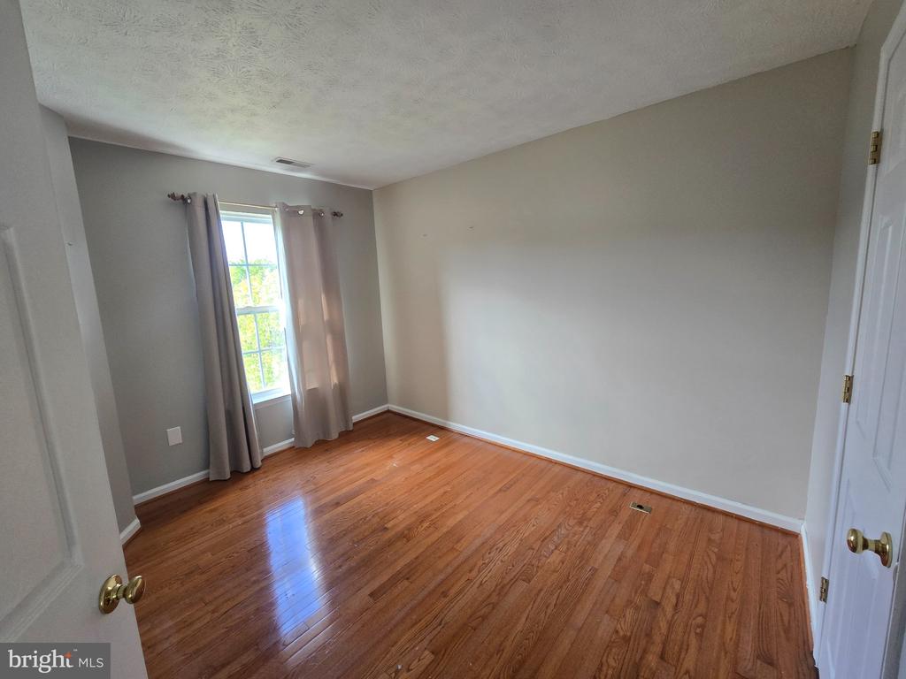 24 HALLSDALE COURT