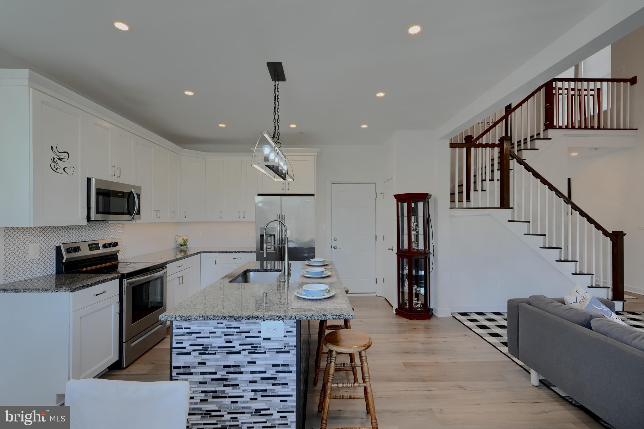 903 Walnut St