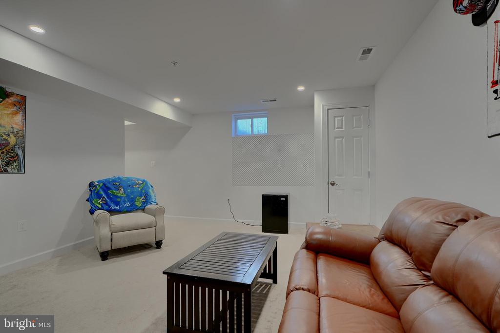 903 Walnut St