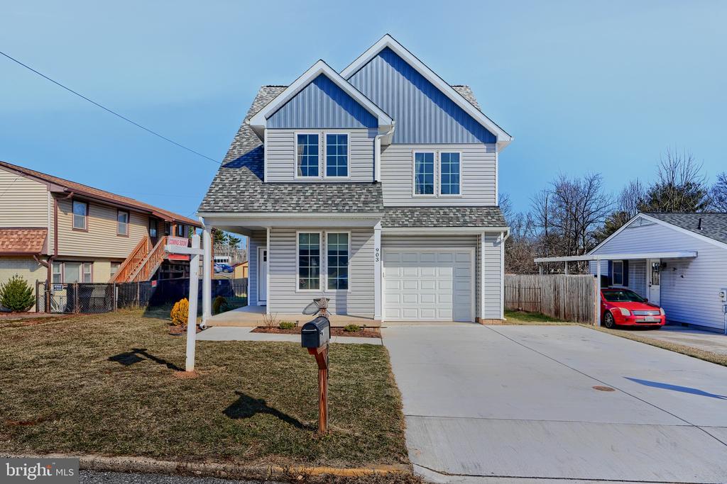 903 Walnut St
