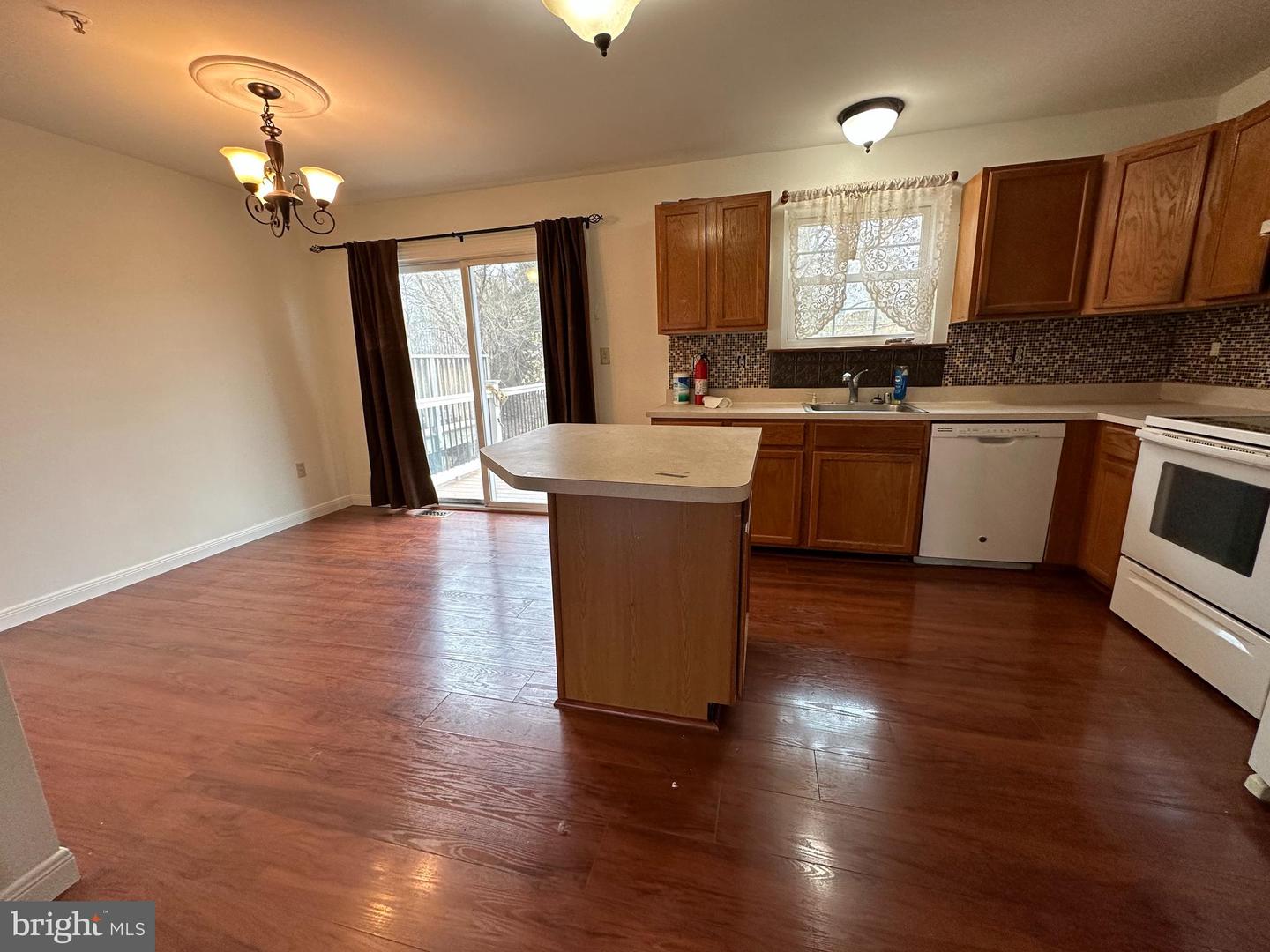 1238 Splashing Brook Dr