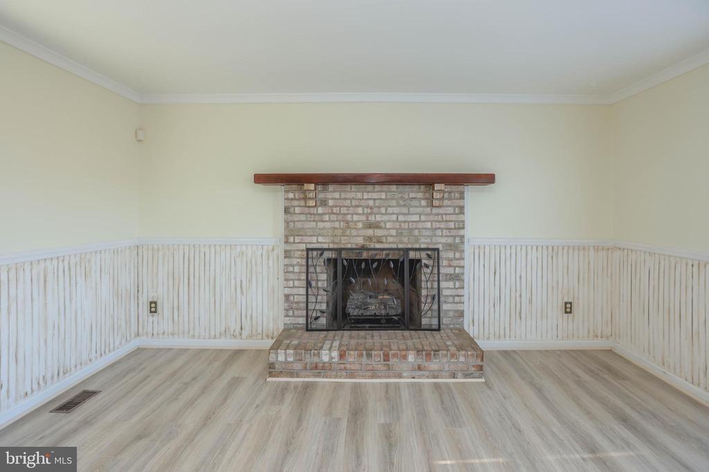 1420 Heaps Rd