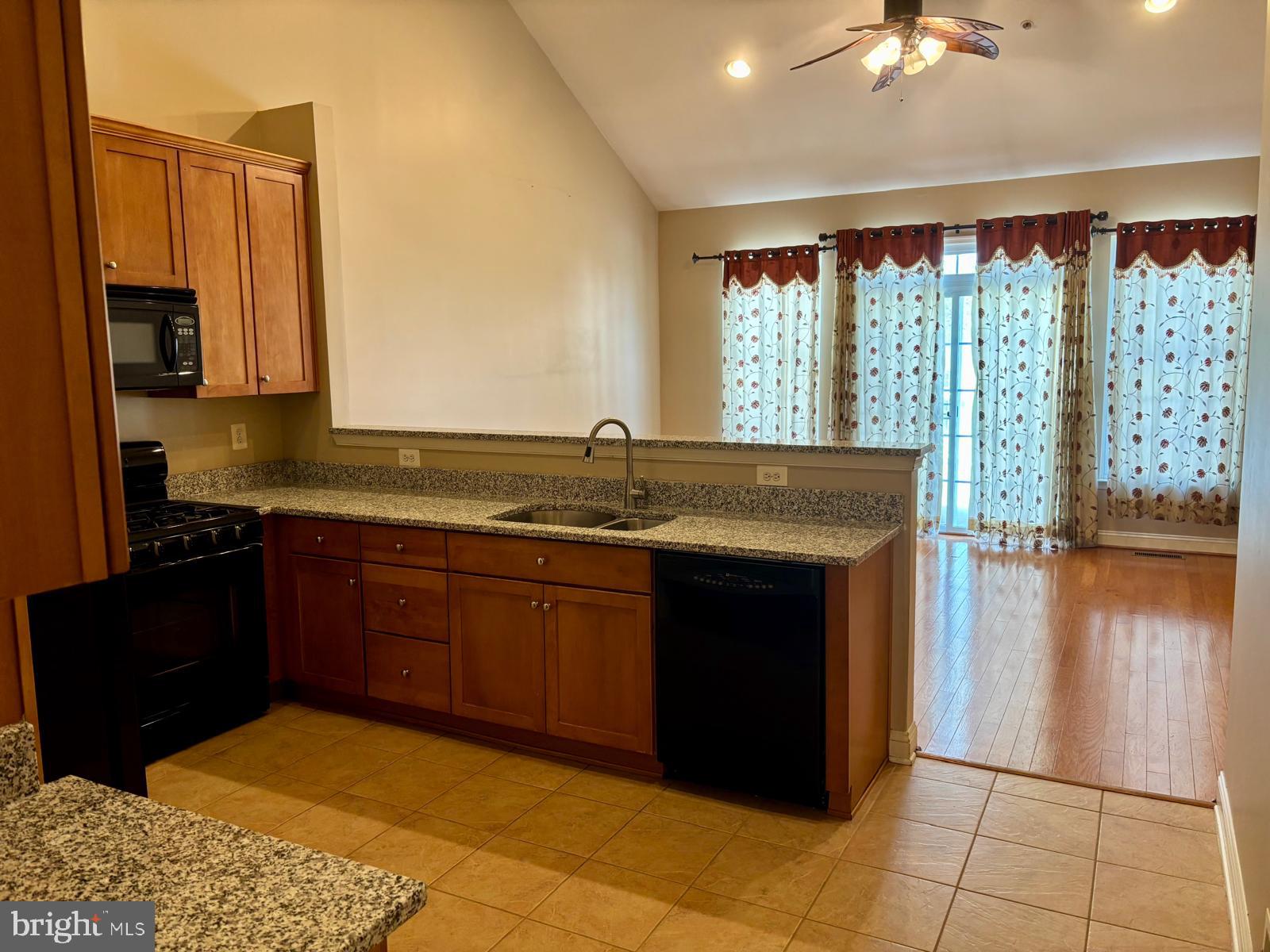 702 PERTHSHIRE PL #2