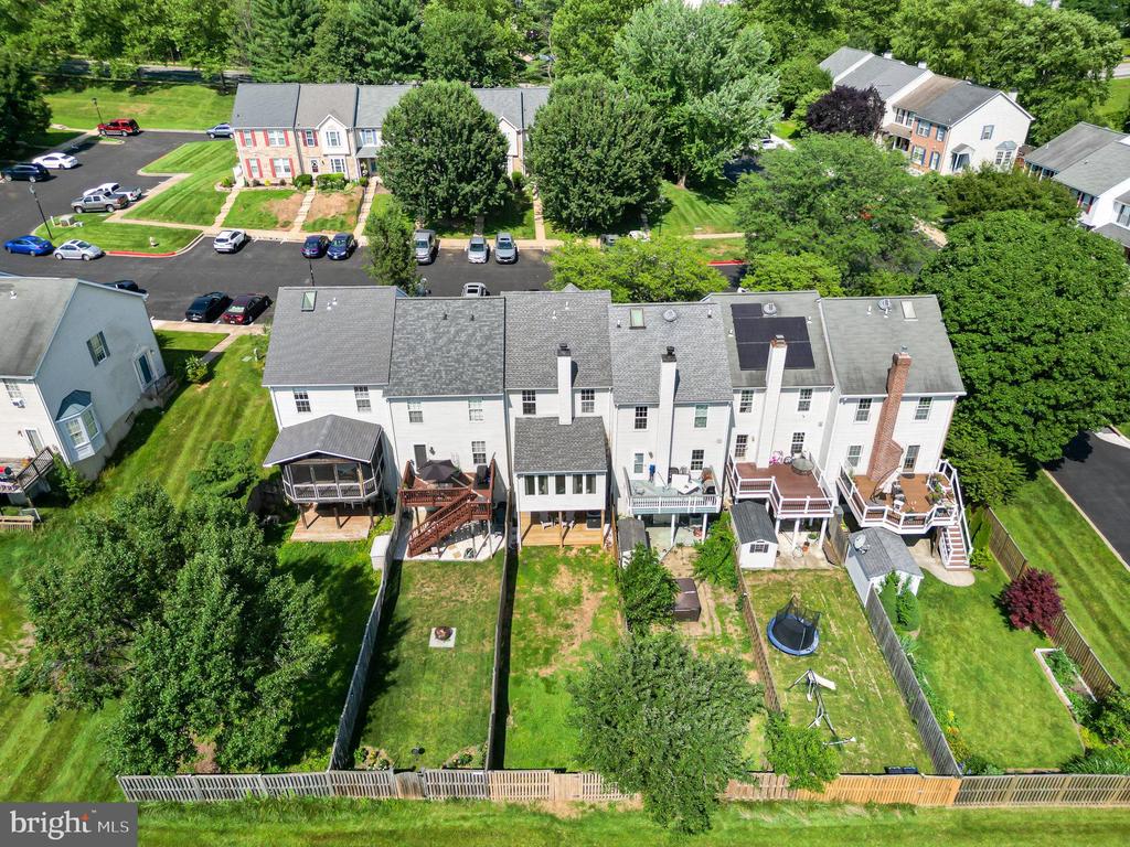 346 HONEY LOCUST COURT